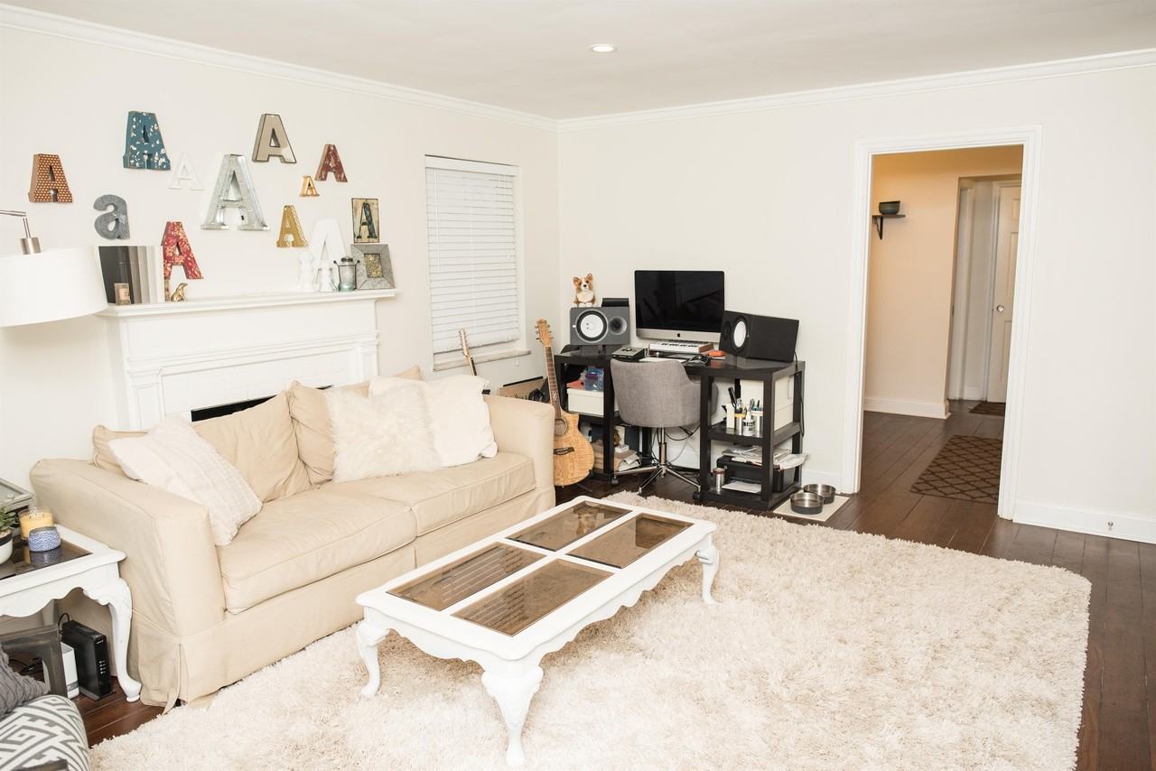 2023 Edgecliff Point - Photo 4 of 47