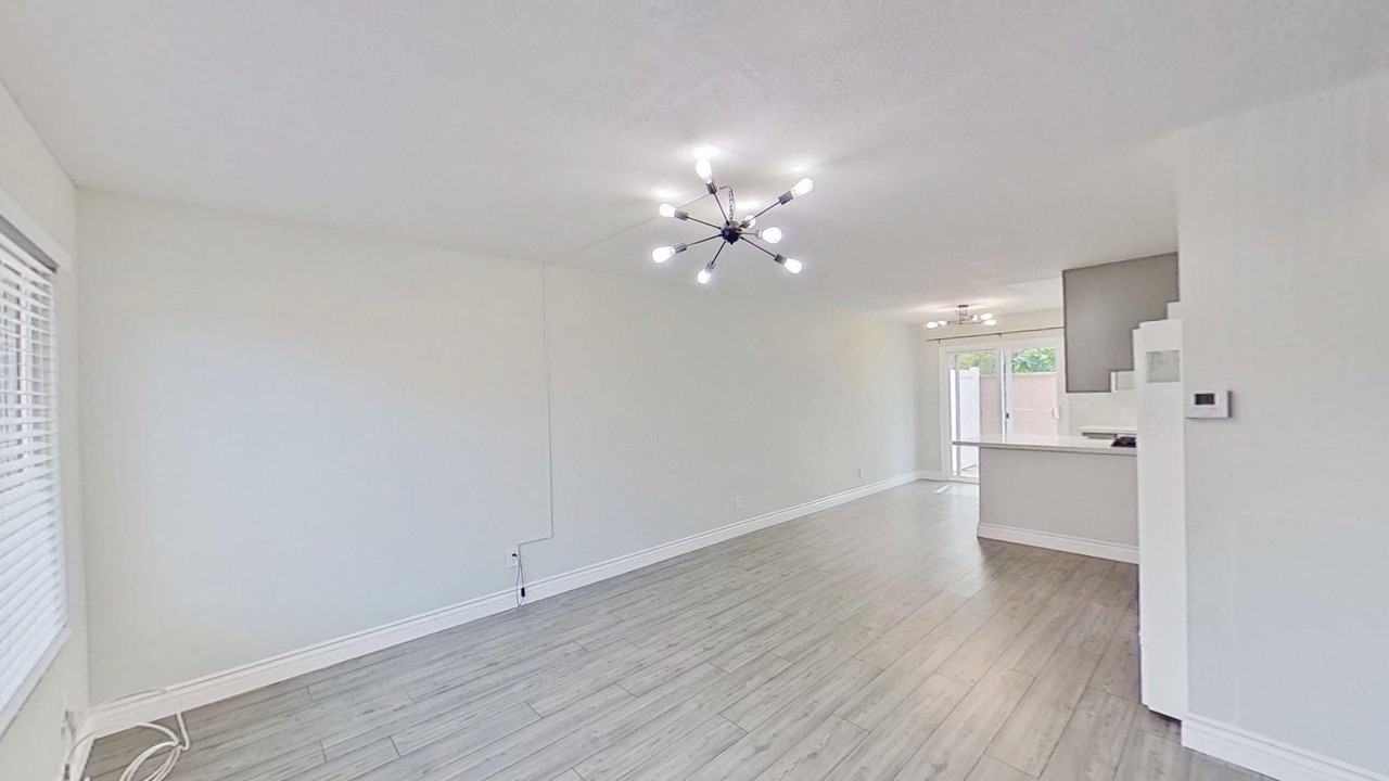 10692 Oak St - Photo 2 of 25