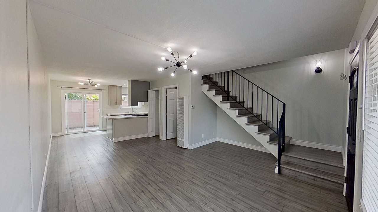 10692 Oak St - Photo 4 of 25