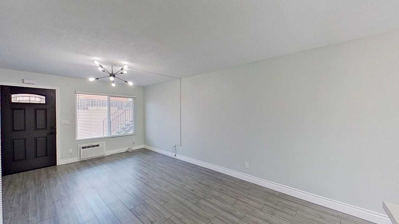 10692 Oak St - Photo 6 of 25