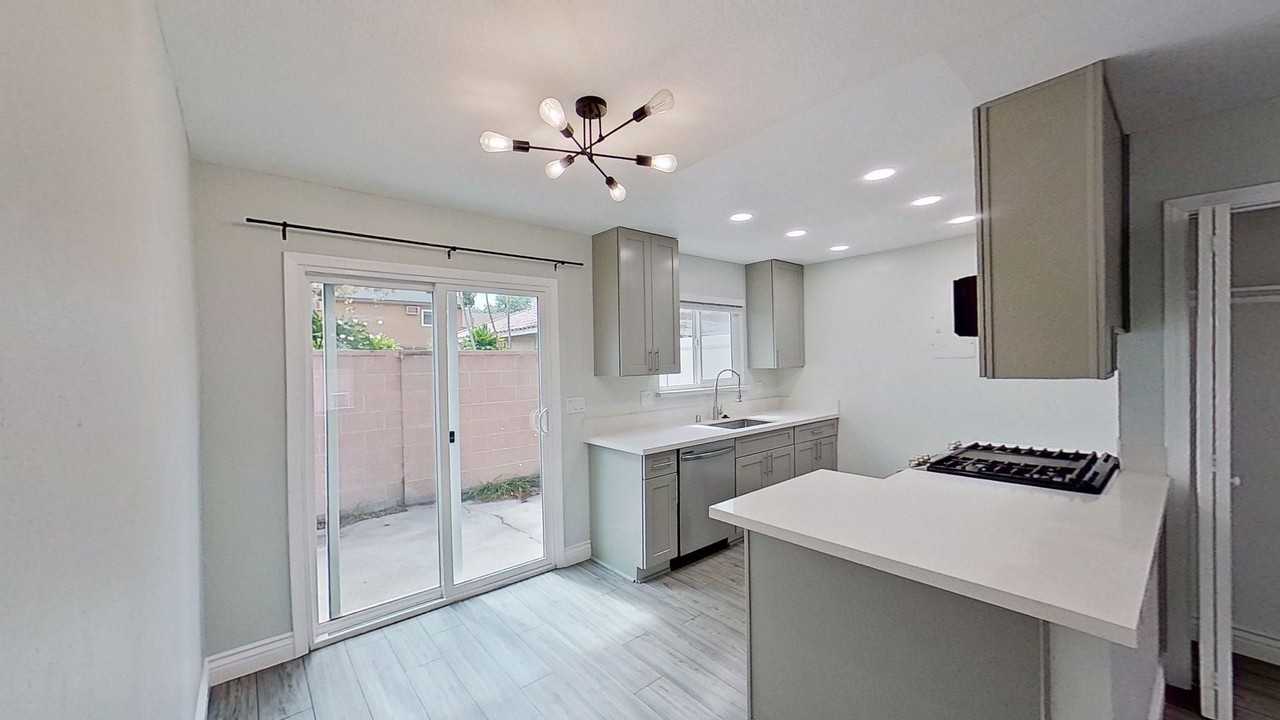 10692 Oak St - Photo 7 of 25