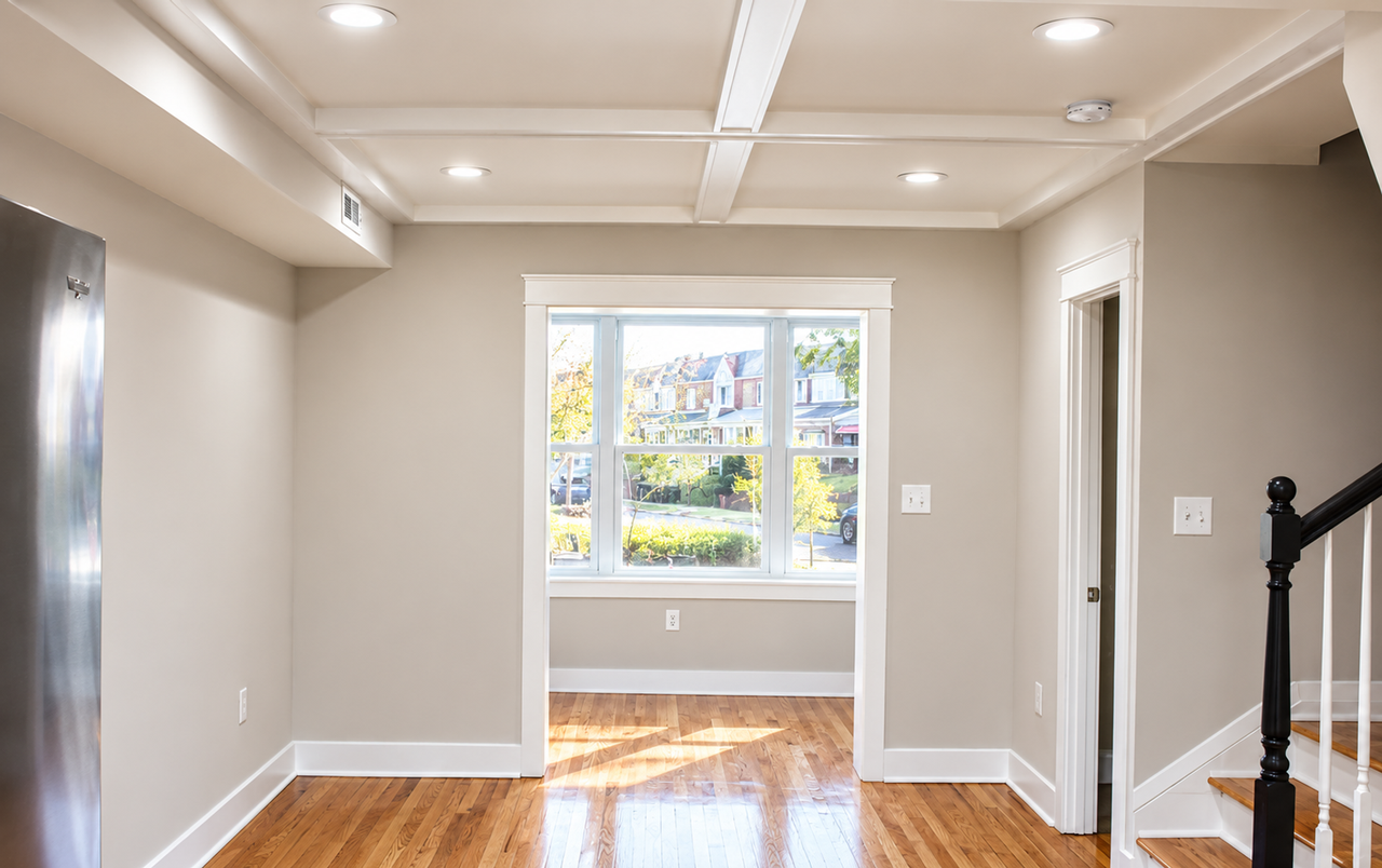 242 33rd St Ne - Photo 4 of 18