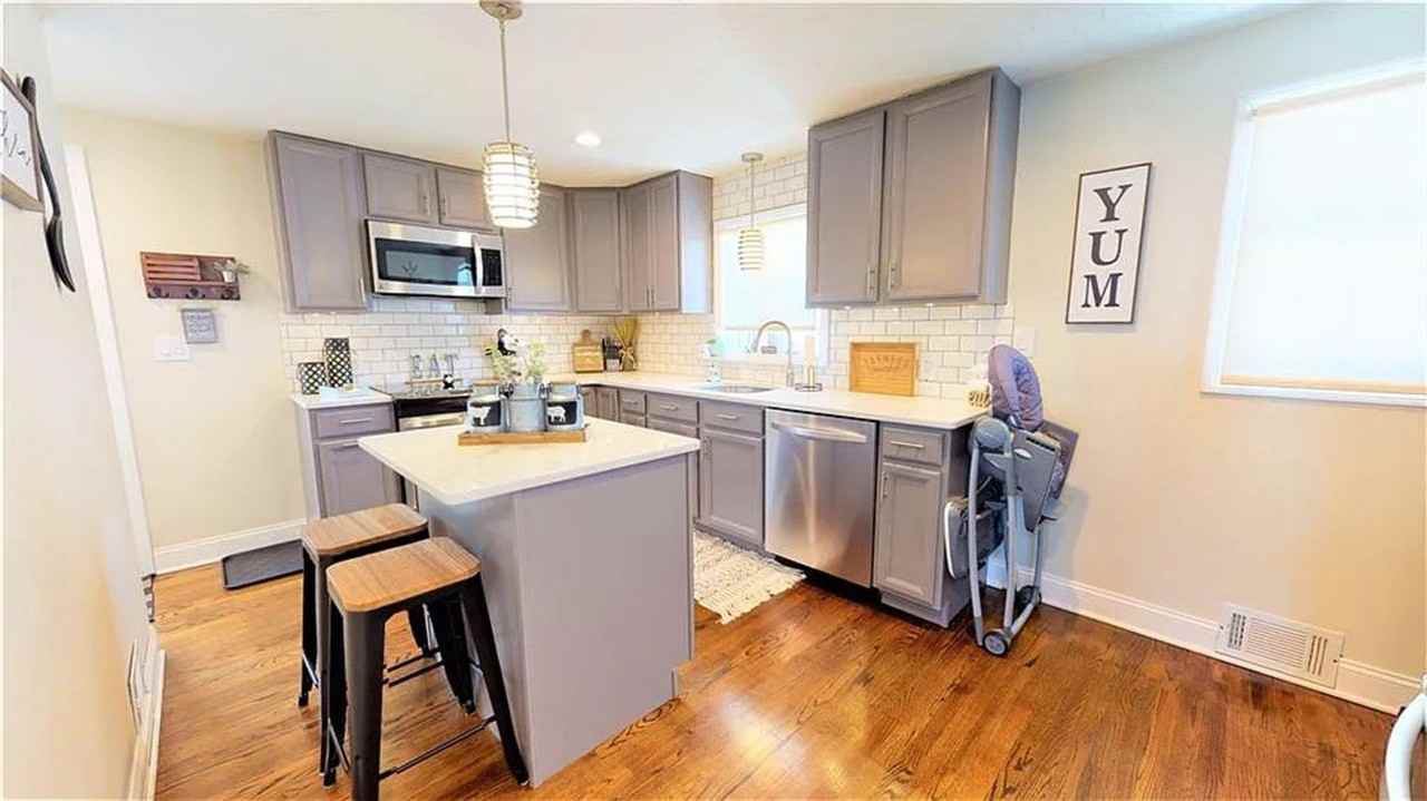 29 Dean St - Photo 7 of 28