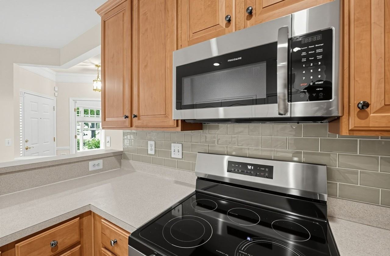 1504 Sapphire Ct - Photo 5 of 36