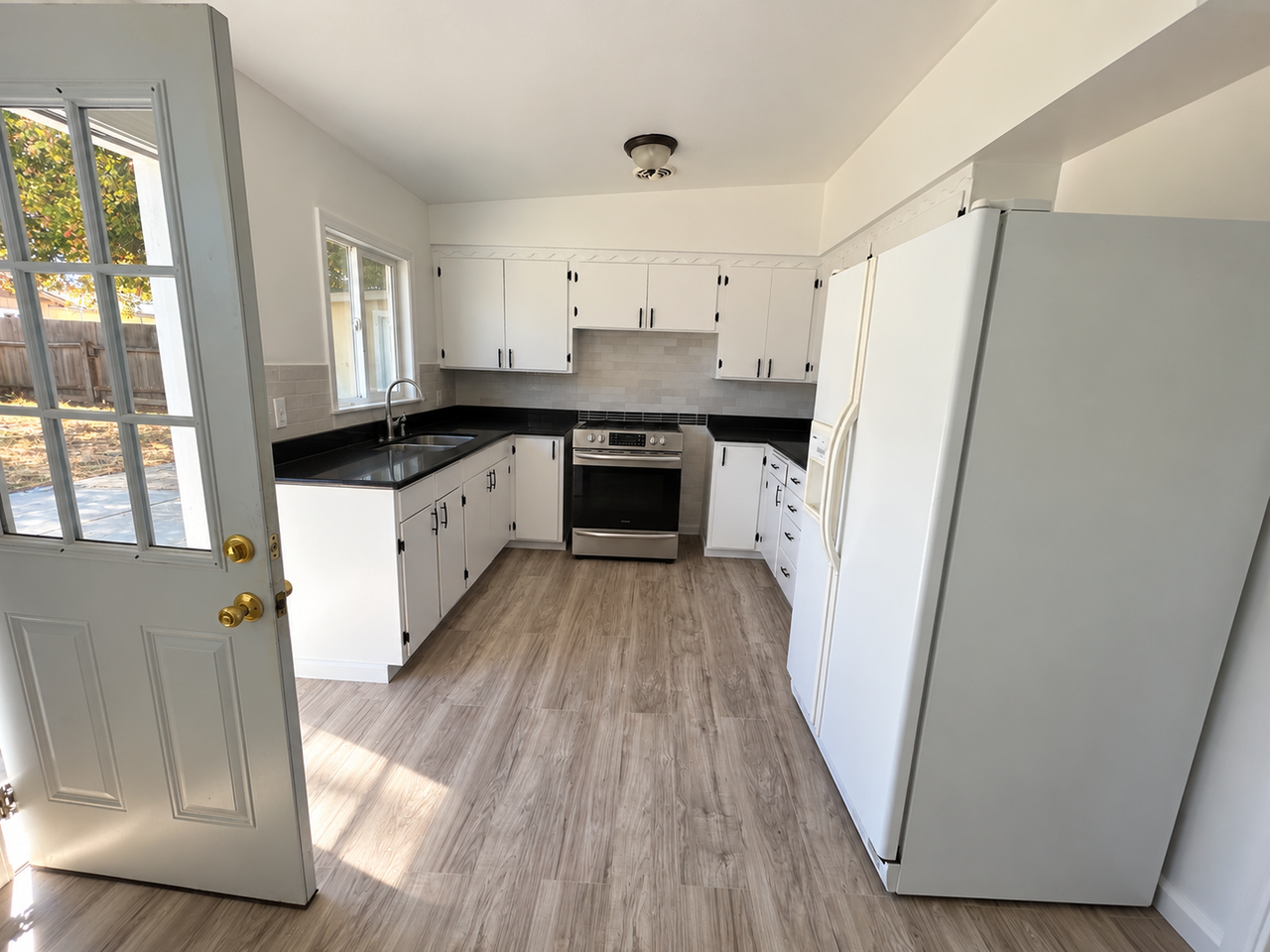 991 Suiter St - Photo 2 of 9