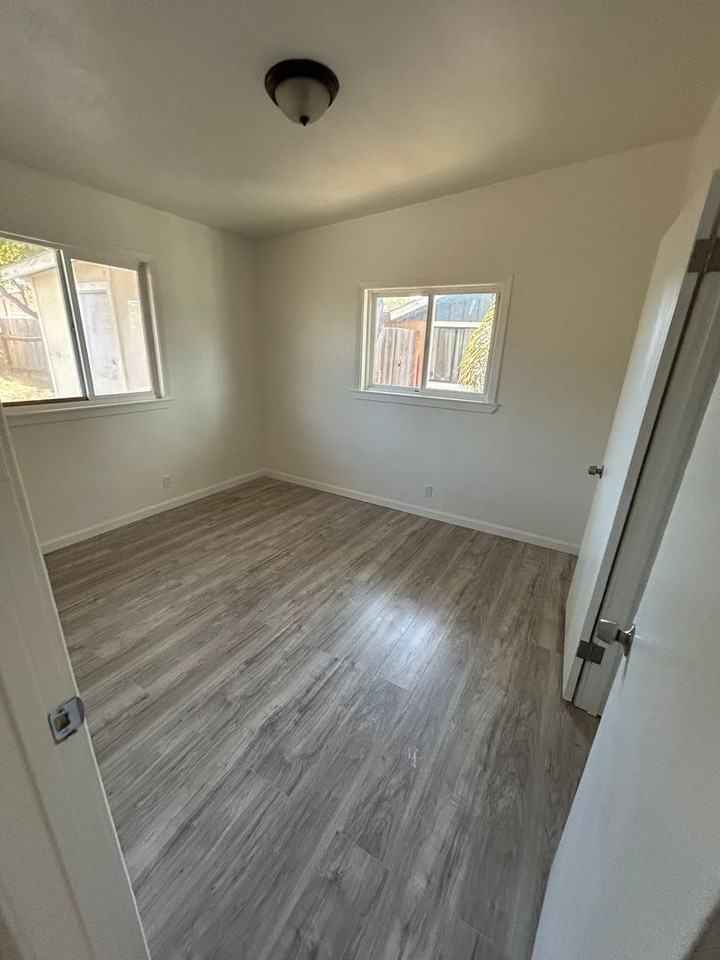 991 Suiter St - Photo 5 of 9