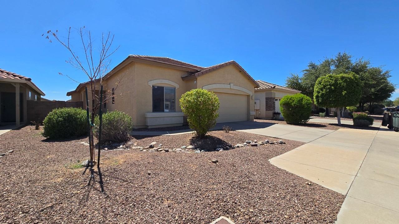 12523 W Estero Ln - Photo 2 of 27