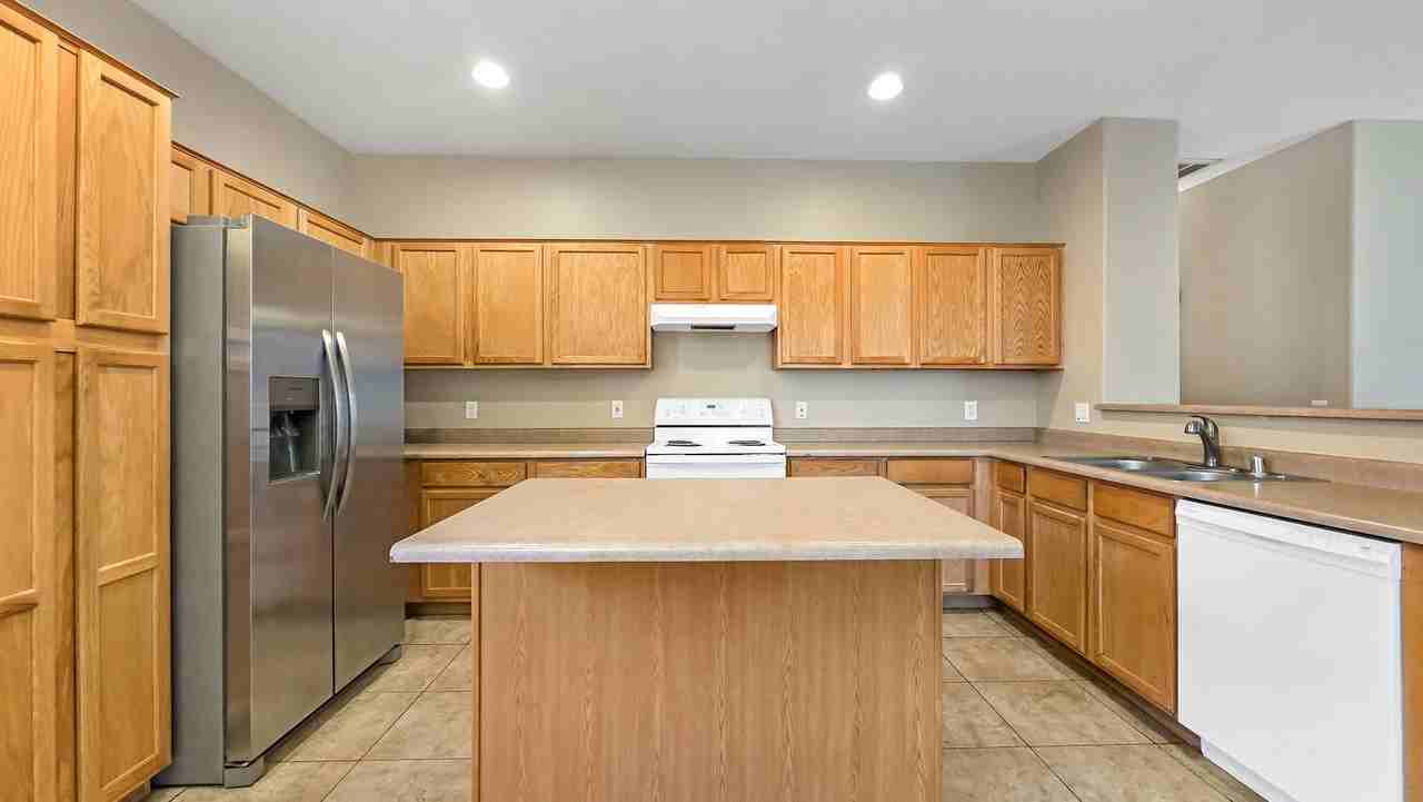 12523 W Estero Ln - Photo 3 of 27