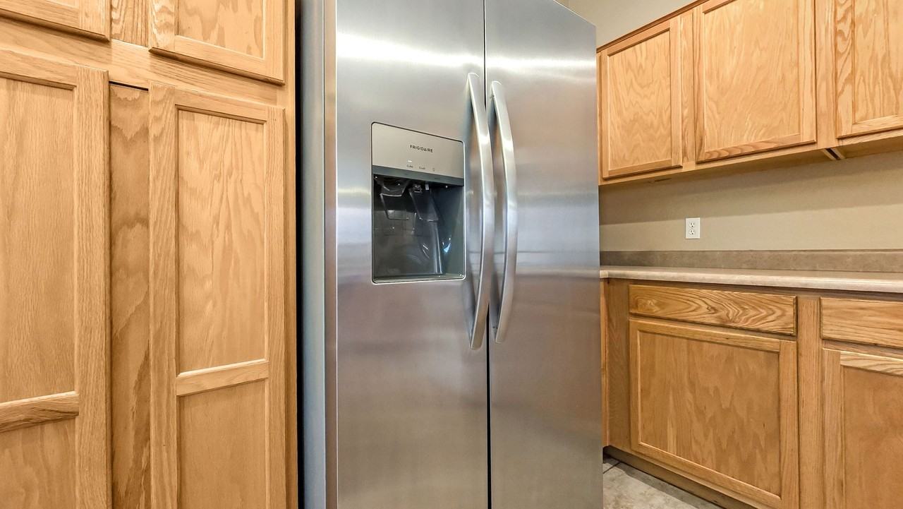 12523 W Estero Ln - Photo 4 of 27