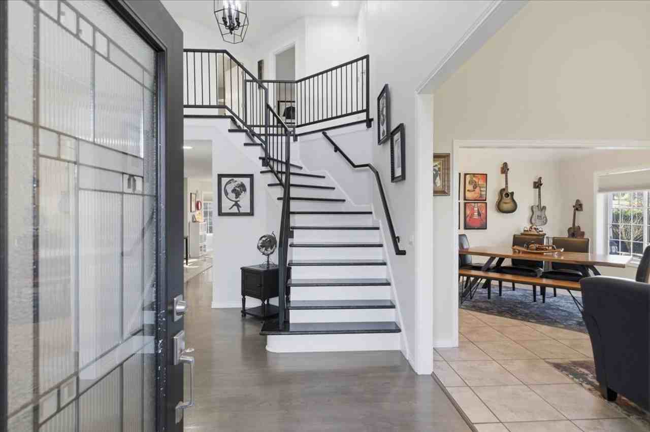 1235 Nw Countryside Ct - Photo 3 of 24