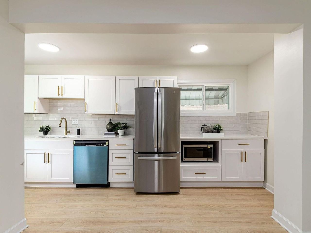 2845 Fremont St - Photo 6 of 38