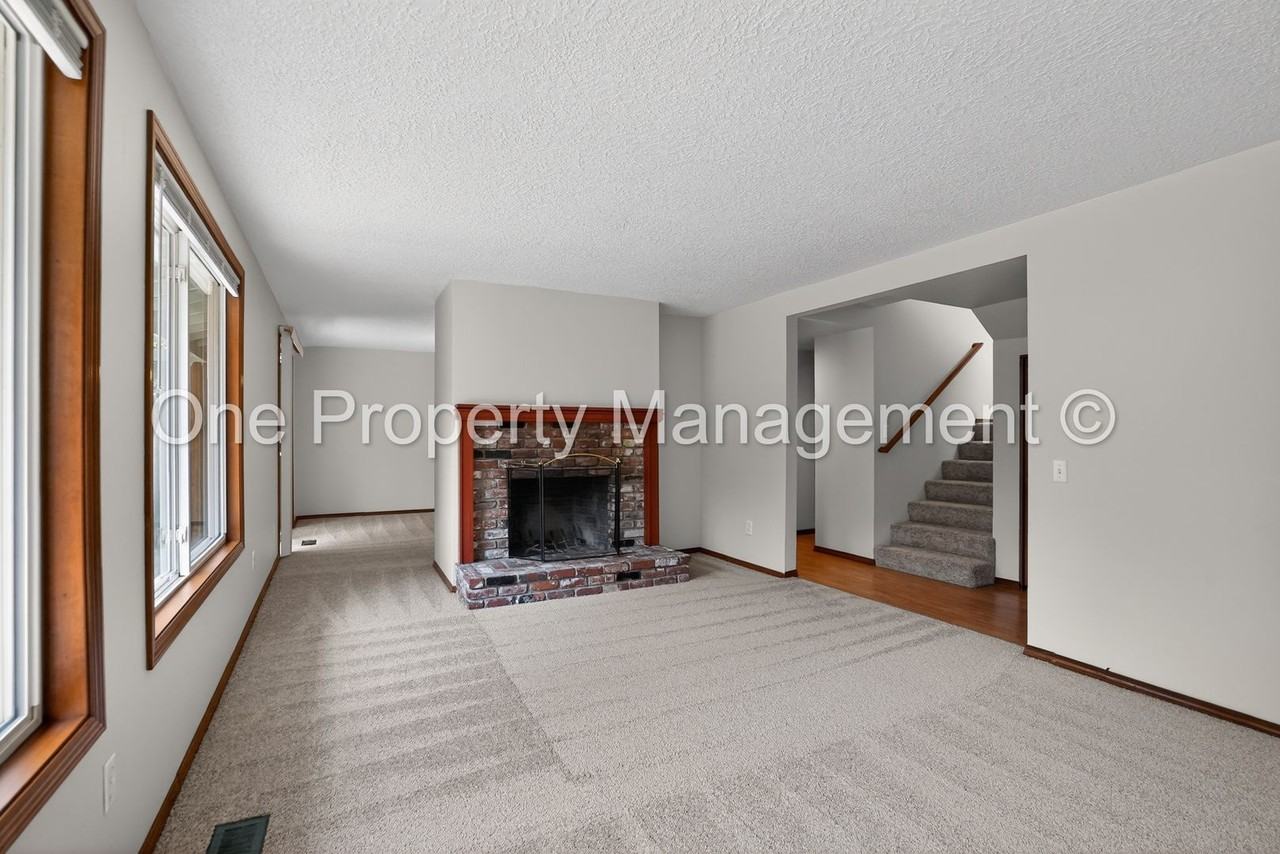 614 Se 130th Ct - Photo 2 of 18