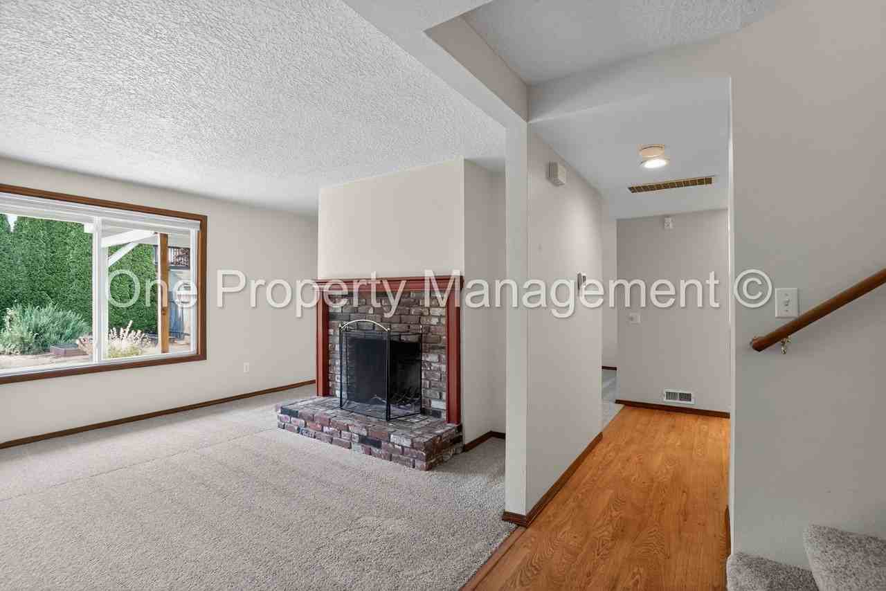 614 Se 130th Ct - Photo 3 of 18