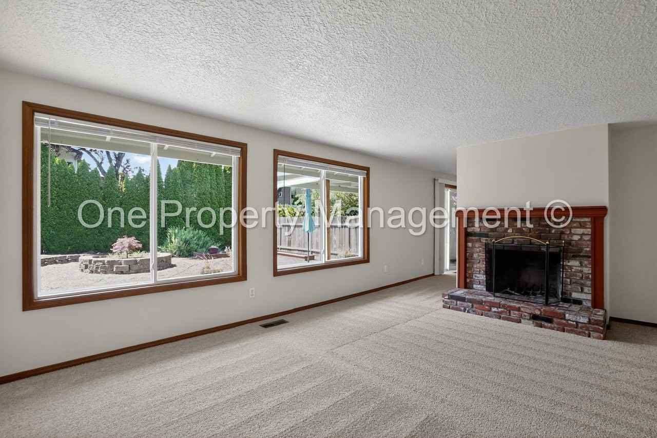 614 Se 130th Ct - Photo 4 of 18