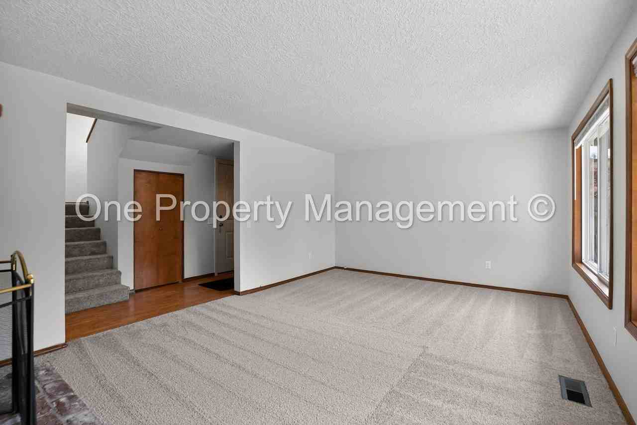 614 Se 130th Ct - Photo 5 of 18