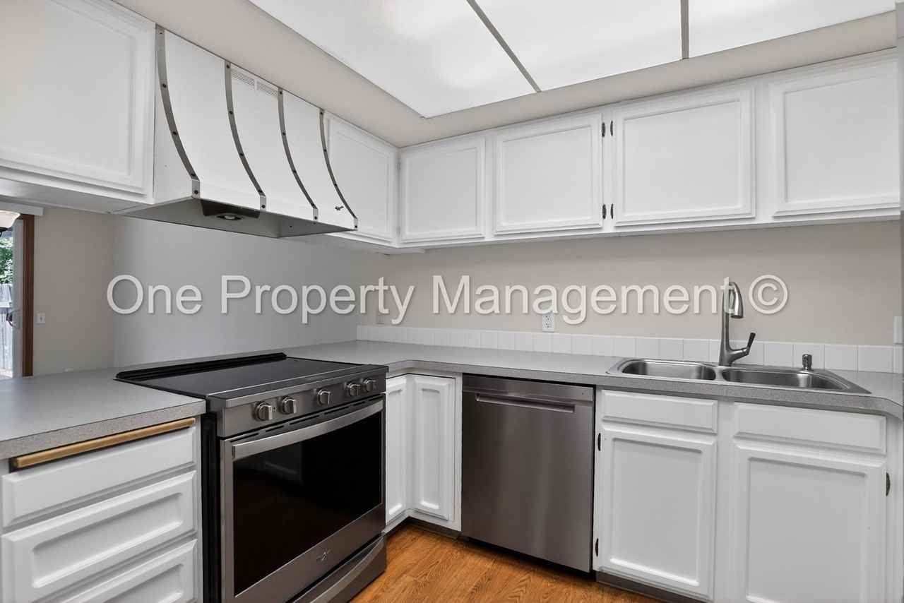 614 Se 130th Ct - Photo 6 of 18