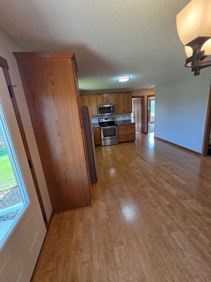 38231 Ewing Ct - Photo 2 of 15
