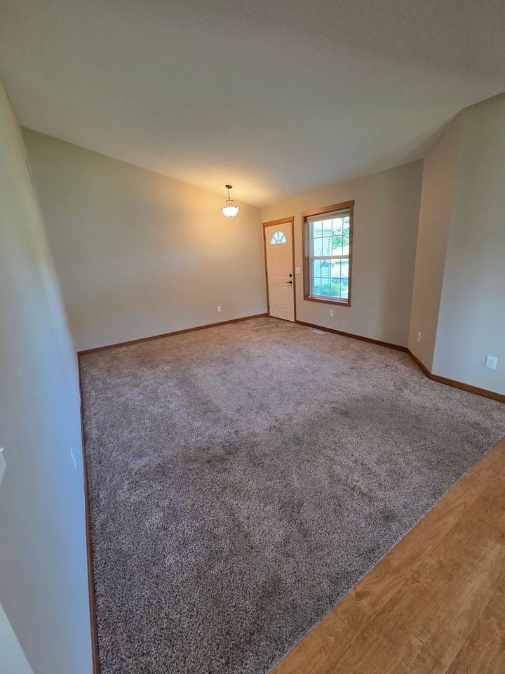 38231 Ewing Ct - Photo 4 of 15