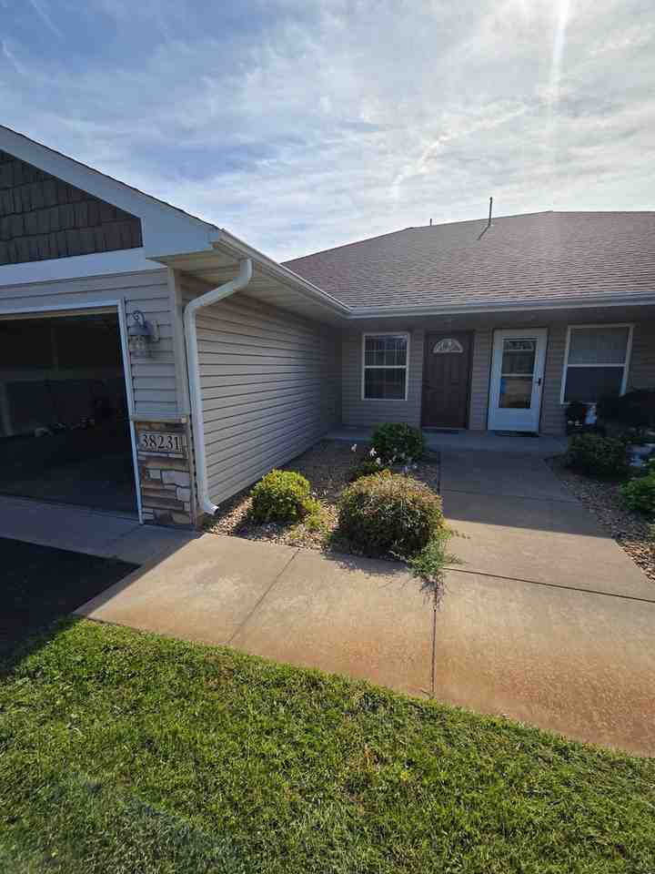 38231 Ewing Ct - Photo 5 of 15