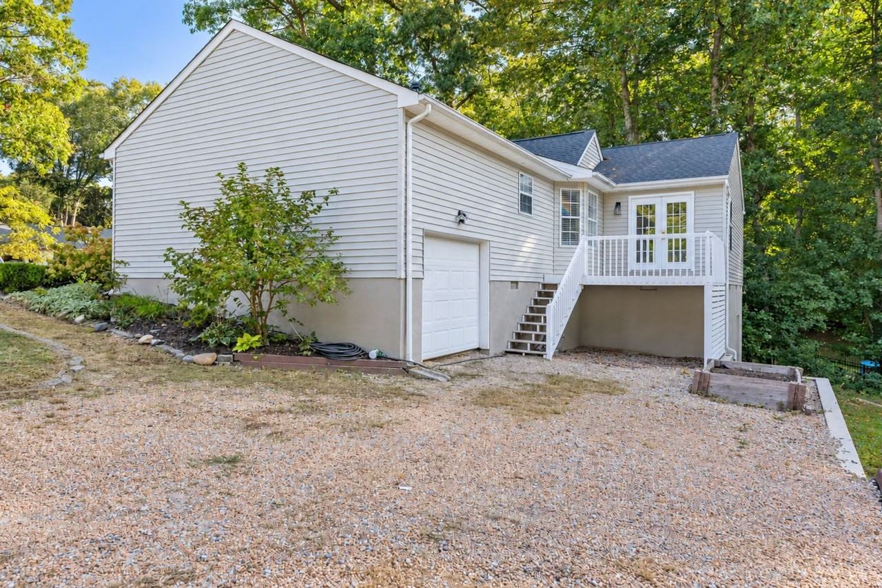 226 Nina Ln - Photo 2 of 16