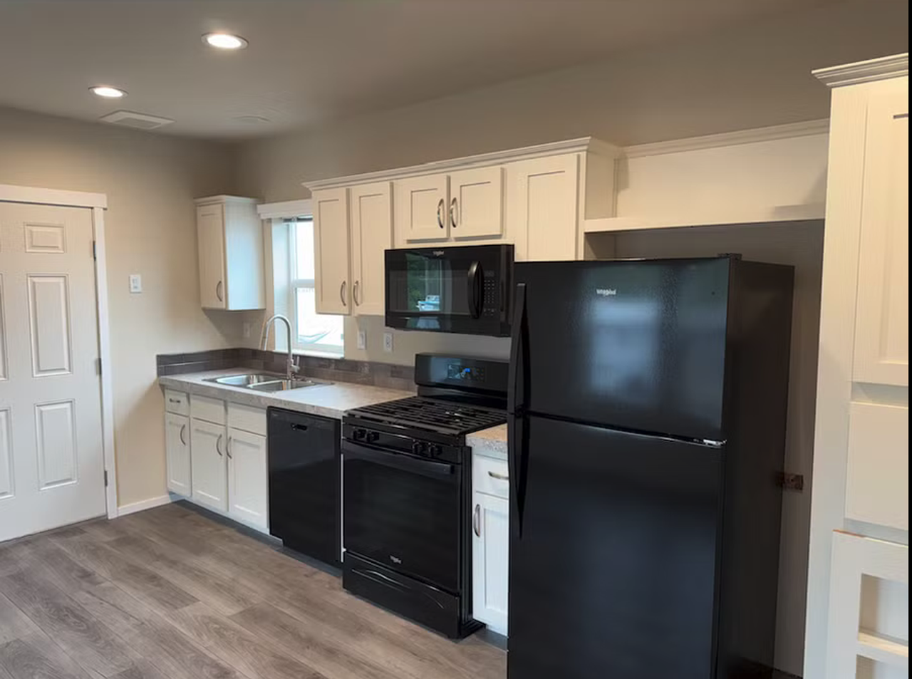 186 Granite - Photo 3 of 8