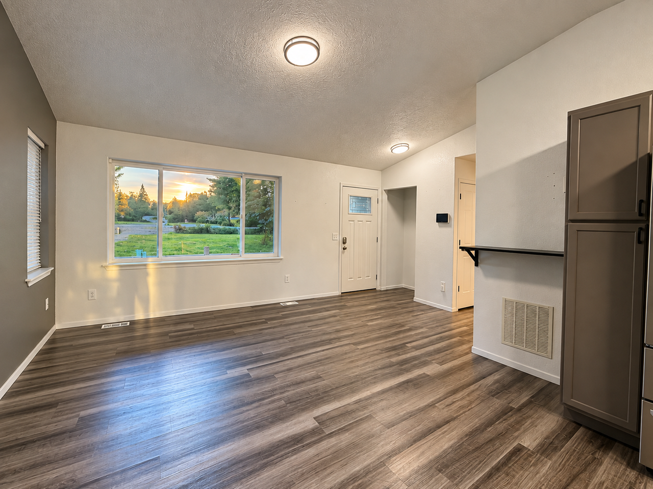 48305 Grant Ave - Photo 3 of 8