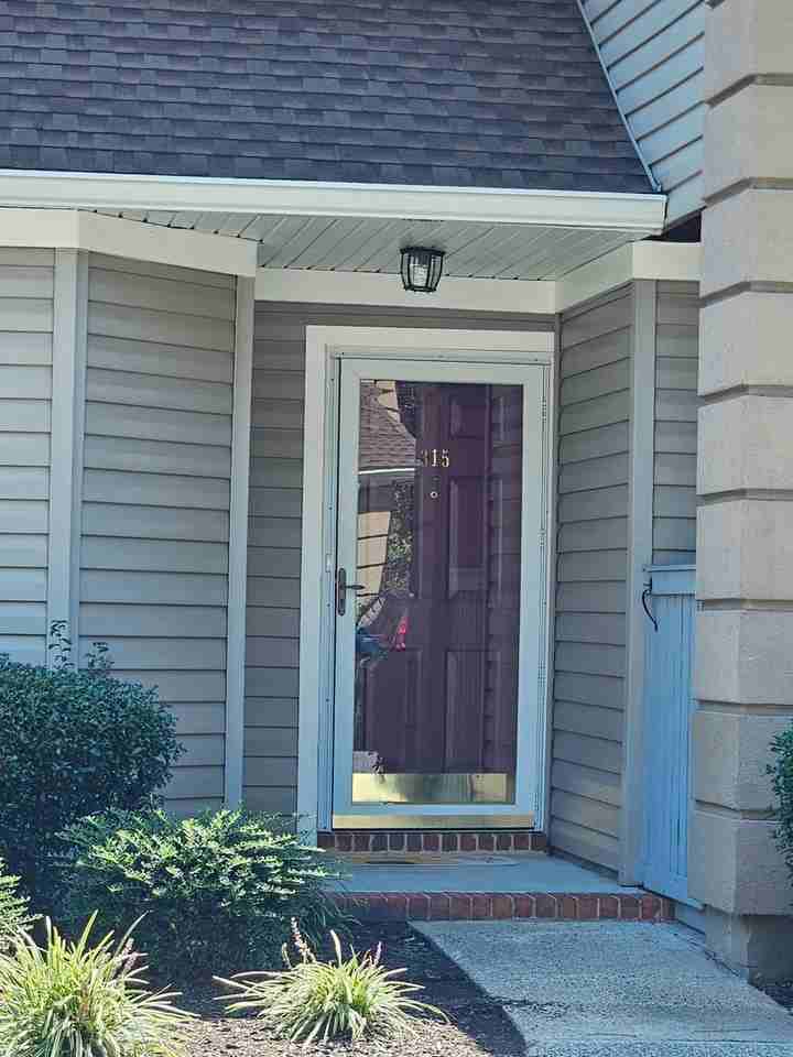 315 Gainsborough Sq - Photo 3 of 29