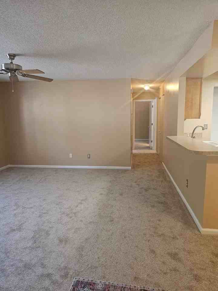 315 Gainsborough Sq - Photo 4 of 29