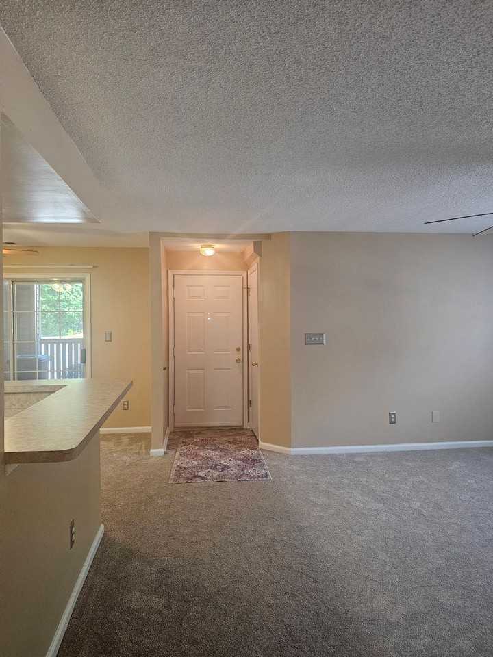 315 Gainsborough Sq - Photo 5 of 29