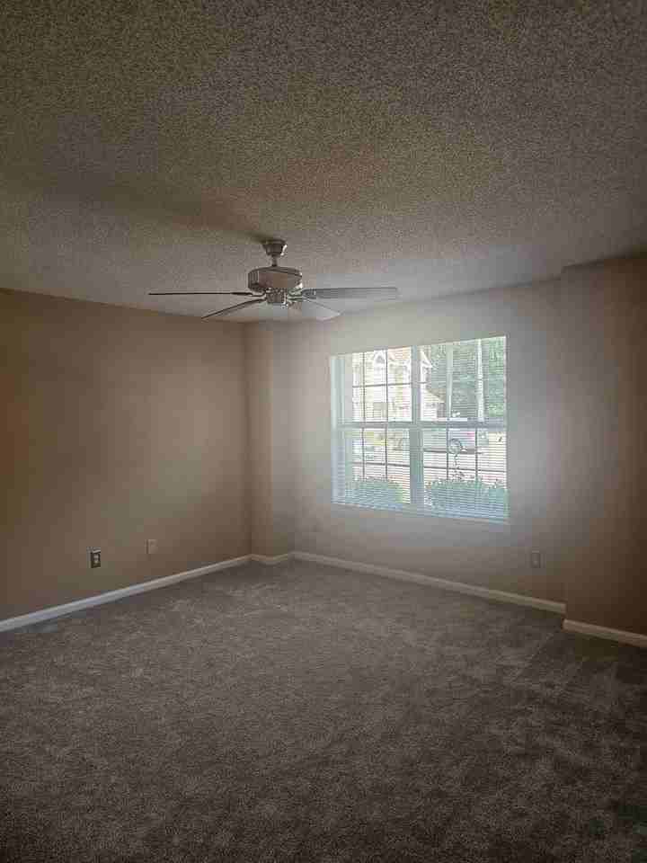 315 Gainsborough Sq - Photo 6 of 29