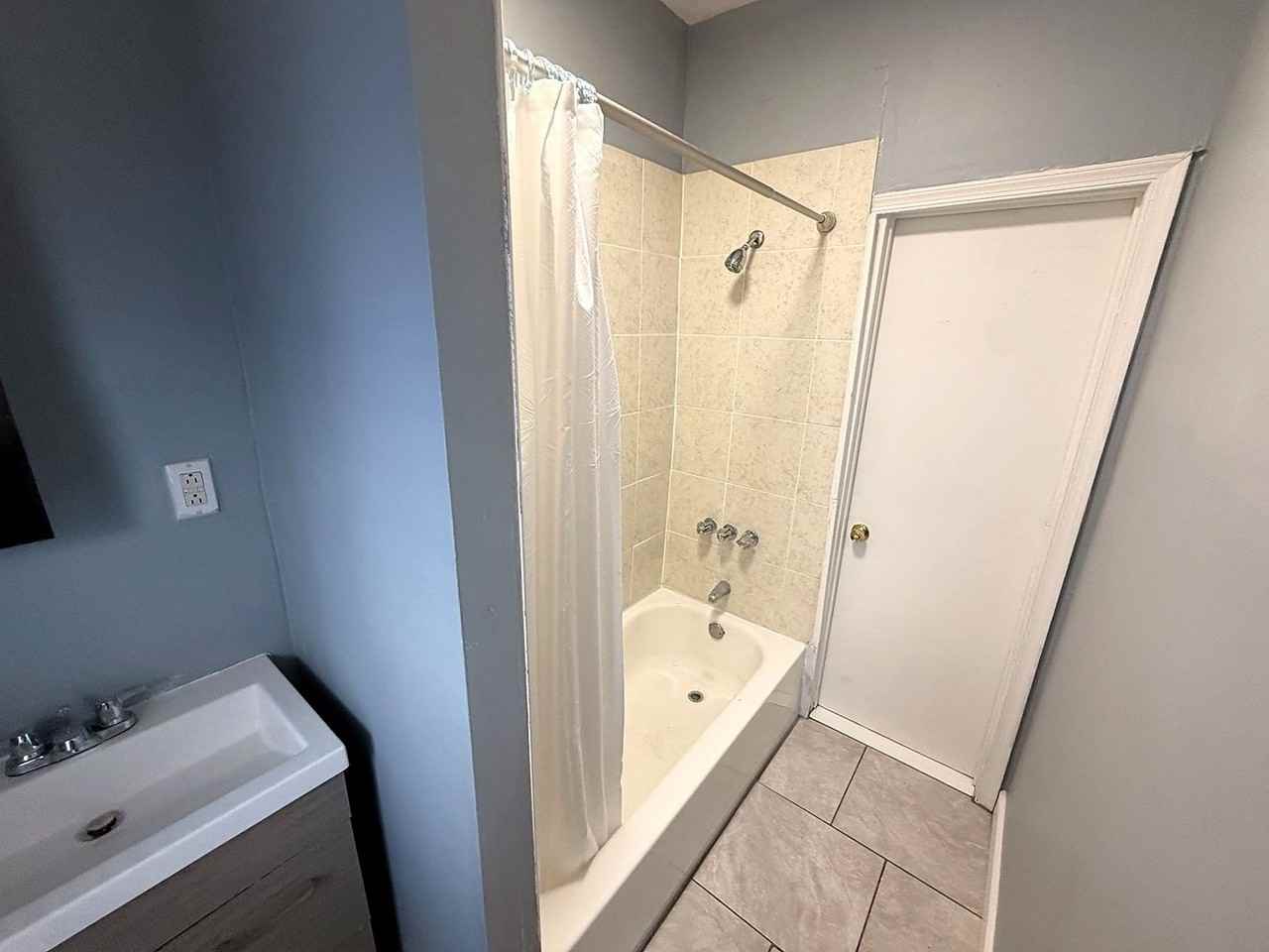 5027 Germantown Ave - Photo 2 of 11