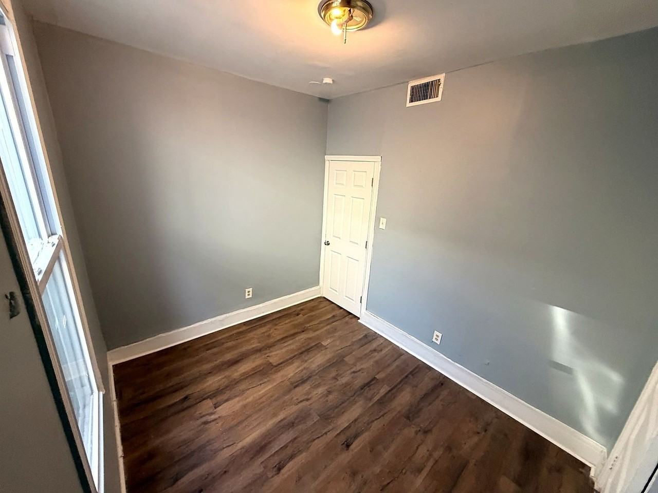 5027 Germantown Ave - Photo 3 of 11
