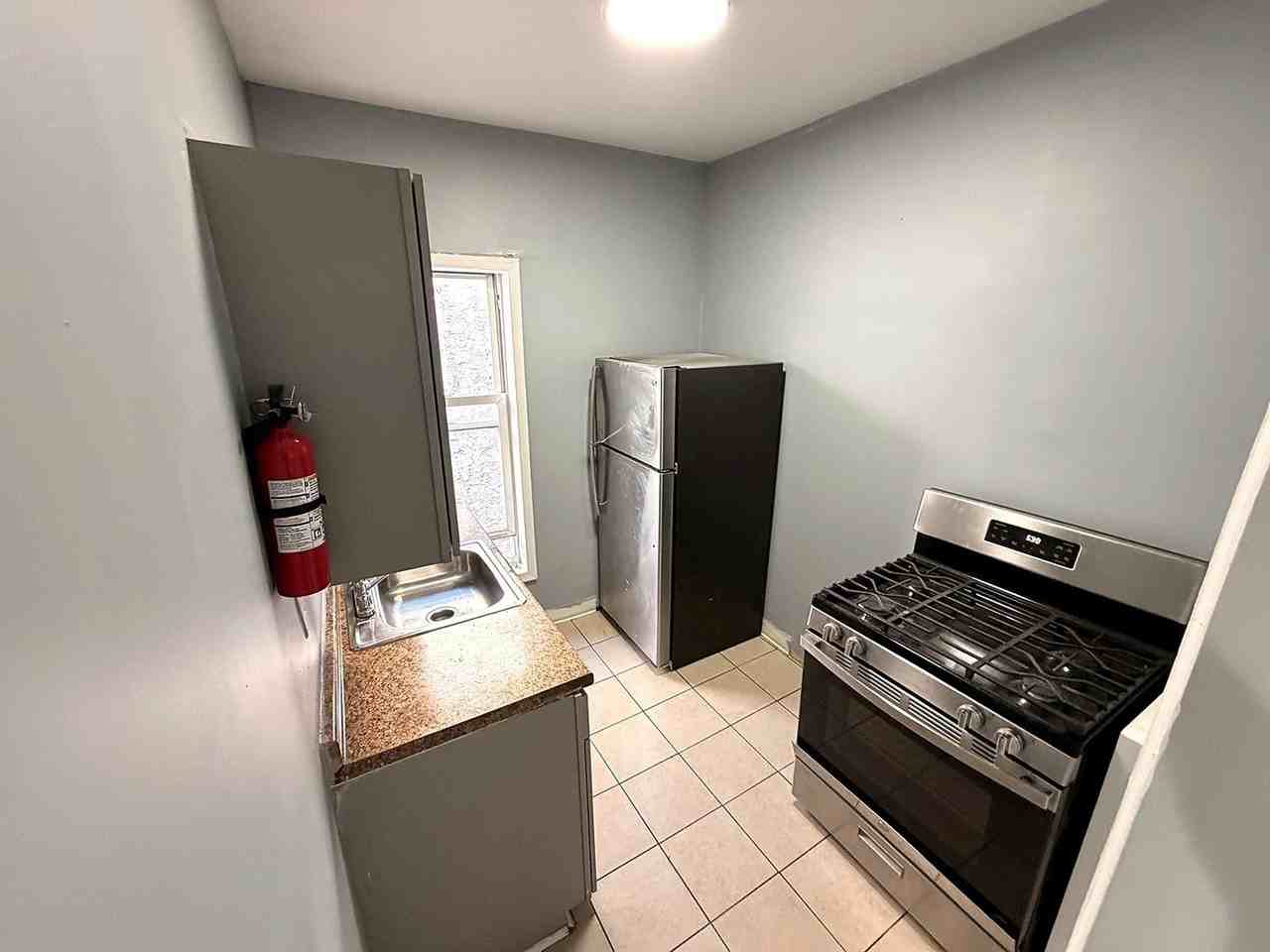 5027 Germantown Ave - Photo 4 of 11