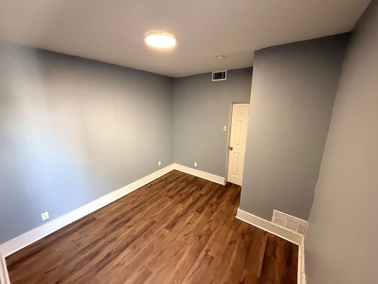 5027 Germantown Ave - Photo 6 of 11