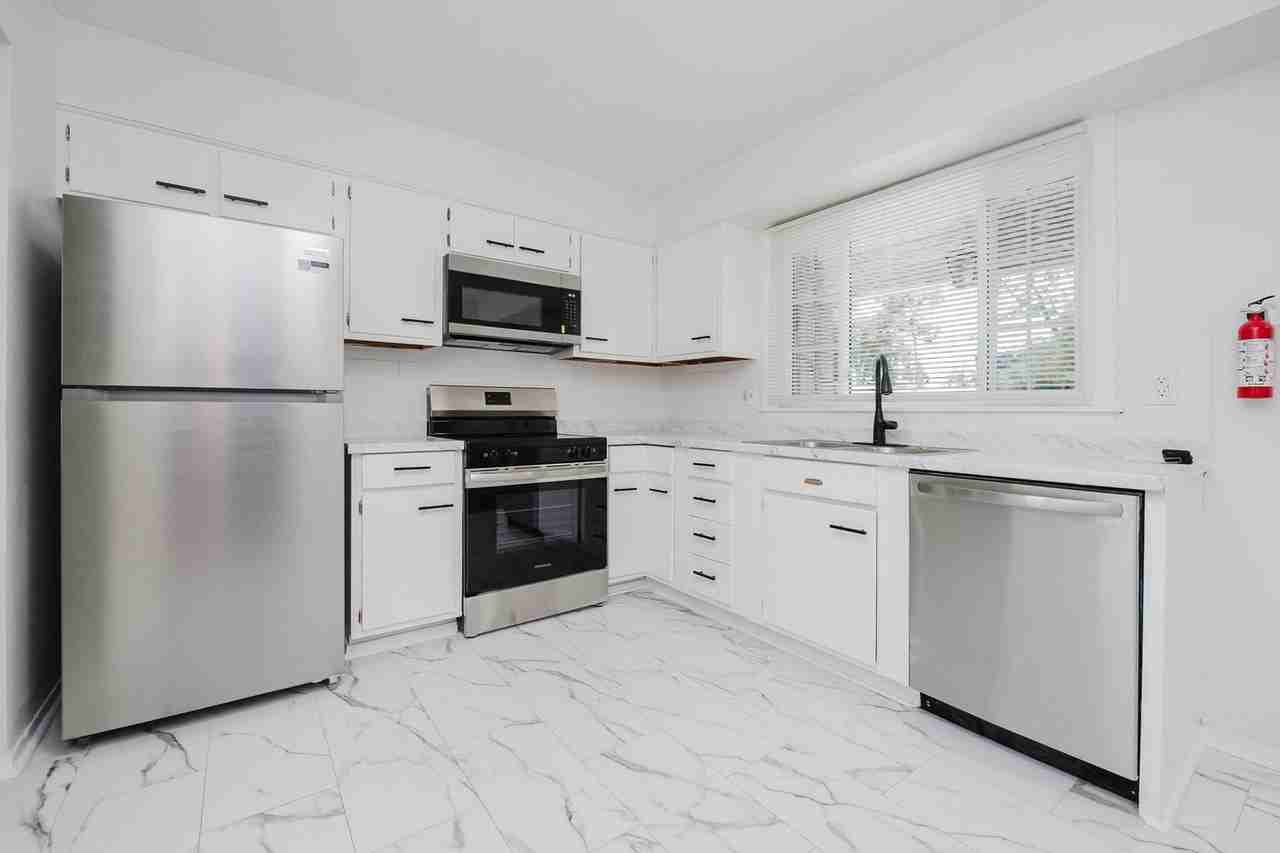 2825 Hinde Ave - Photo 2 of 41