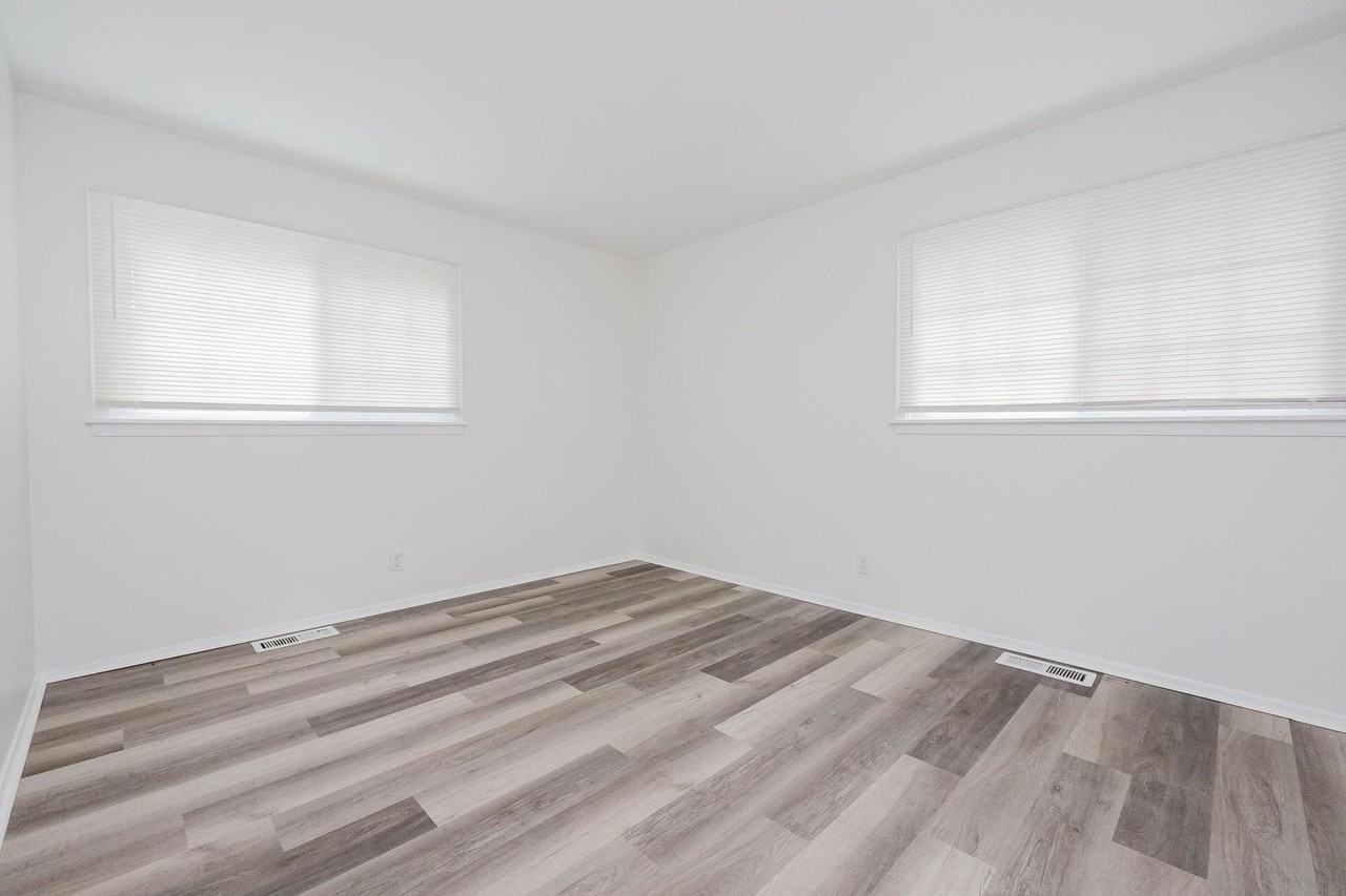 2825 Hinde Ave - Photo 5 of 41
