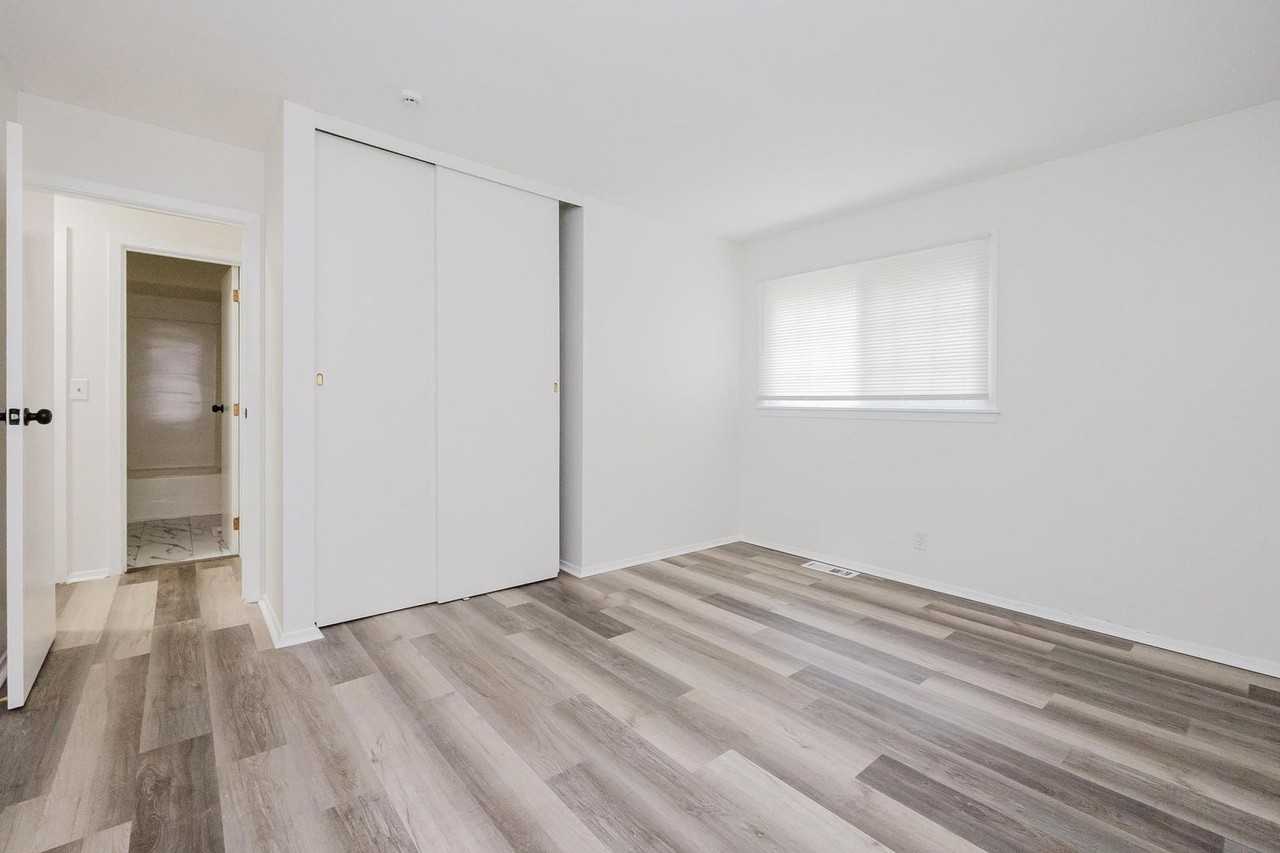 2825 Hinde Ave - Photo 6 of 41