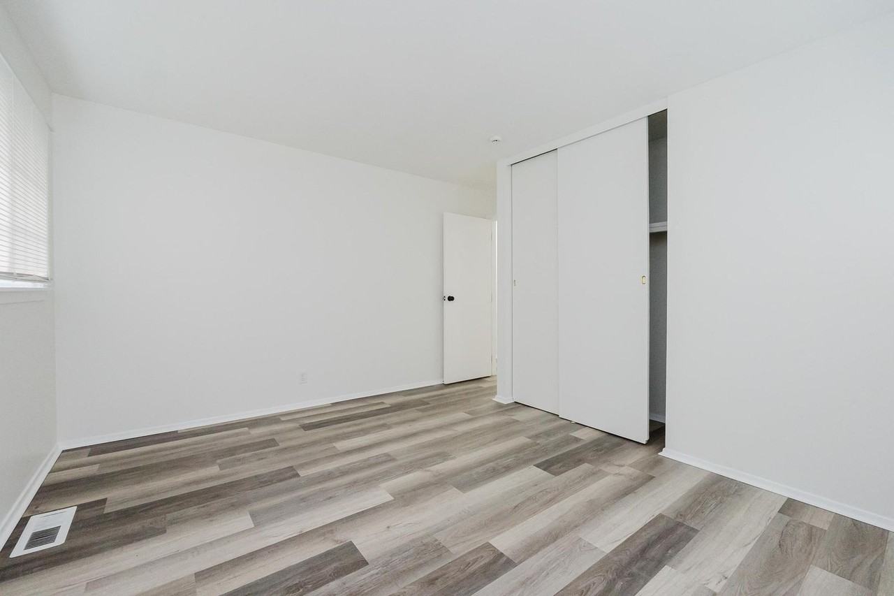 2825 Hinde Ave - Photo 7 of 41