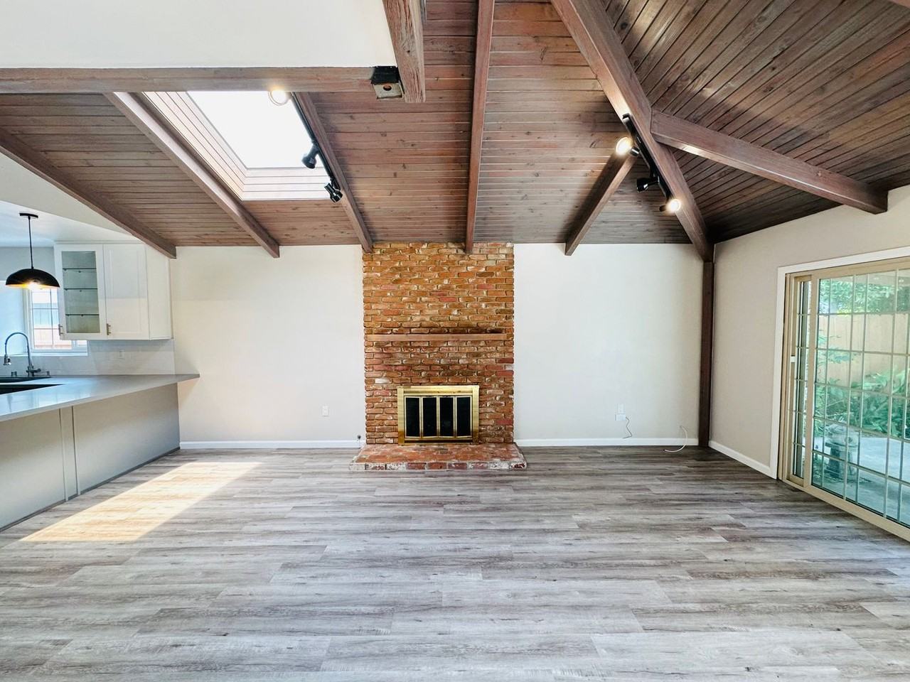 5831 Scripps St - Photo 3 of 38
