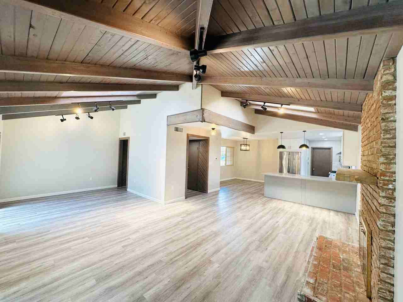 5831 Scripps St - Photo 5 of 38