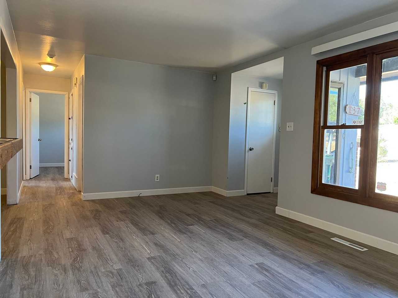 137 Sumac Dr - Photo 5 of 15
