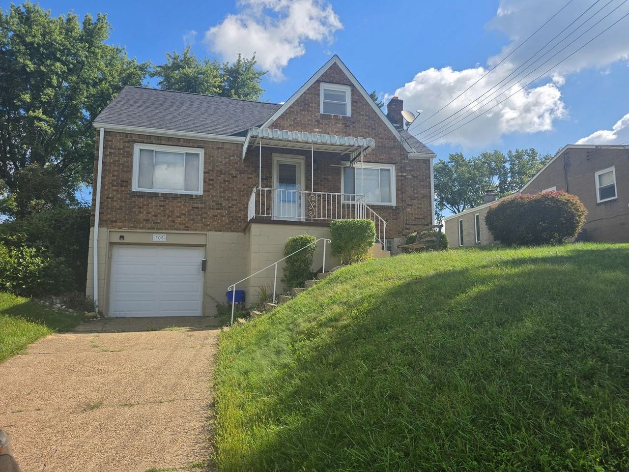 305 Longview Dr - Photo 2 of 14