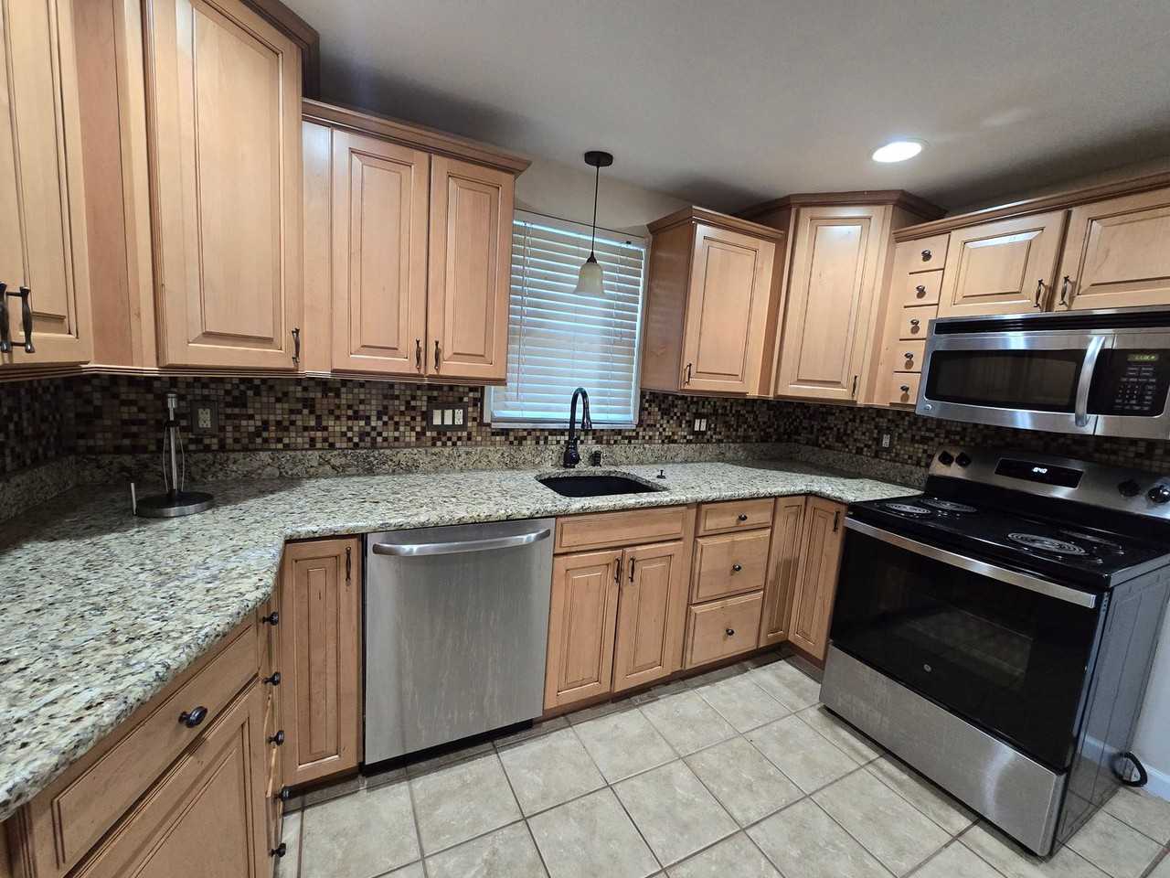 305 Longview Dr - Photo 5 of 14
