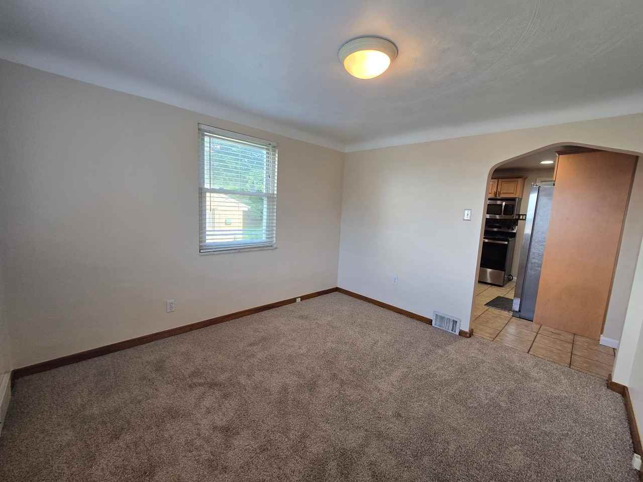 305 Longview Dr - Photo 6 of 14