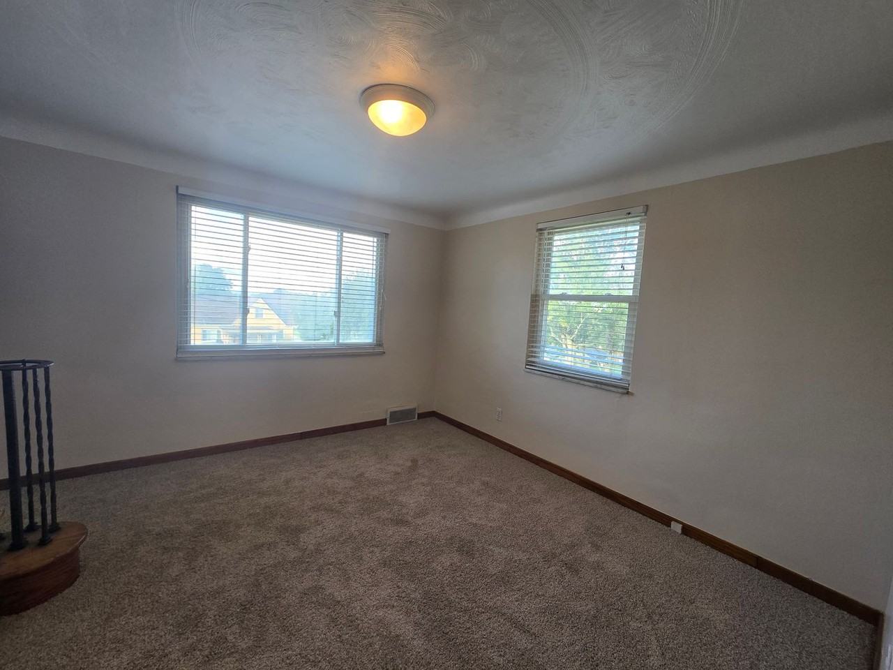 305 Longview Dr - Photo 7 of 14