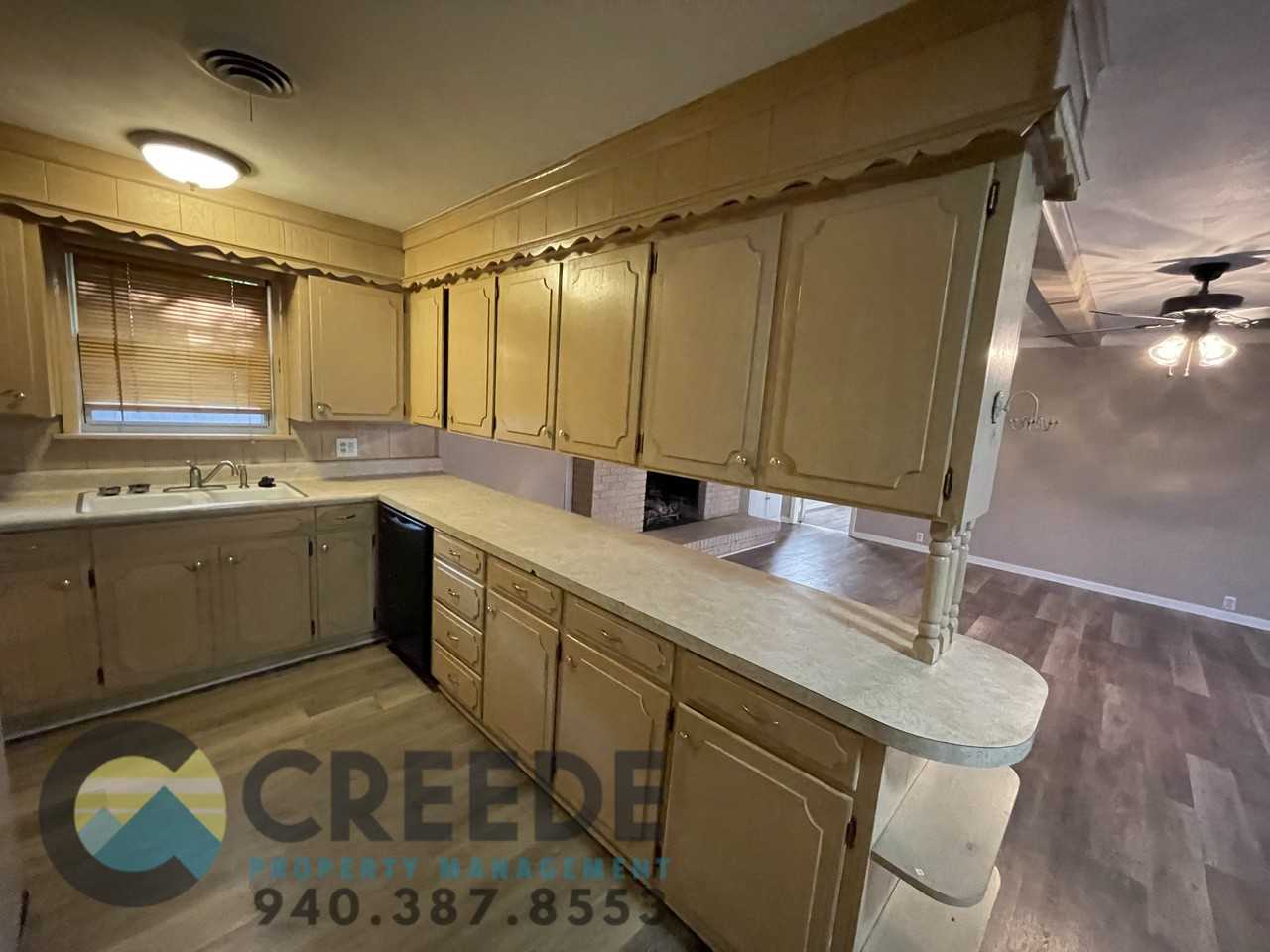 611 East University Drive - Photo 6 of 20
