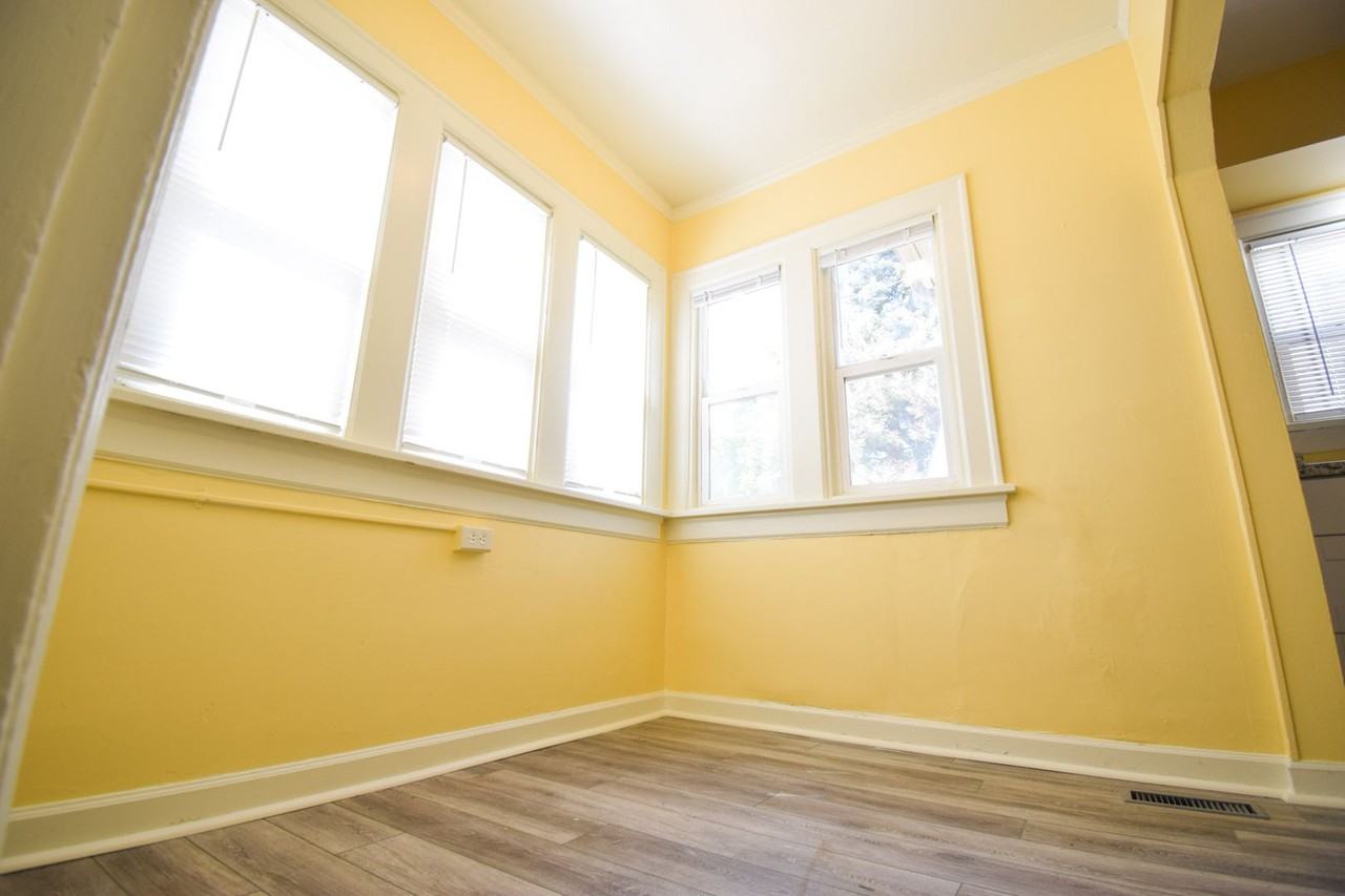 5526 N Delaware Ave - Photo 2 of 19