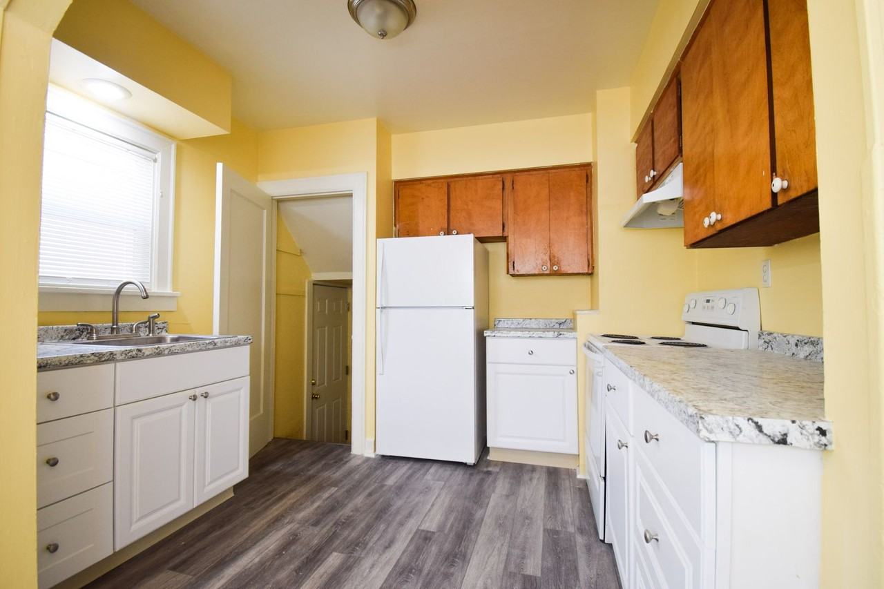 5526 N Delaware Ave - Photo 3 of 19