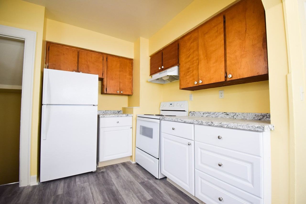 5526 N Delaware Ave - Photo 4 of 19