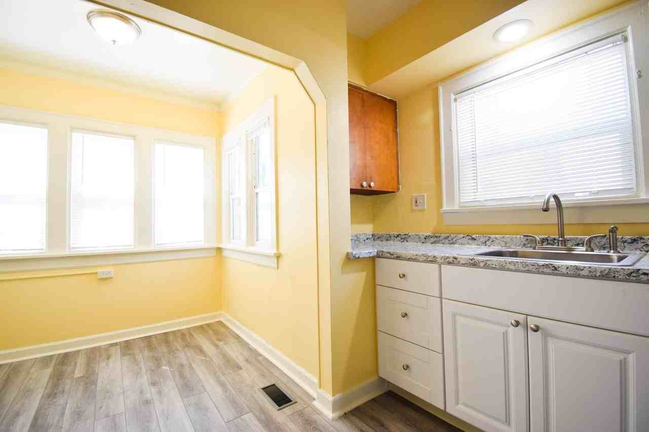 5526 N Delaware Ave - Photo 5 of 19